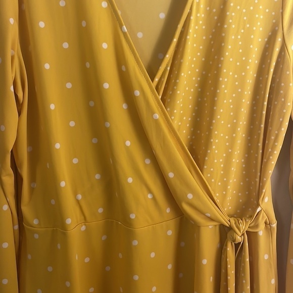 𝅺susan Graver Women’s Yellow Blouse Size Medium - Picture 4 of 6